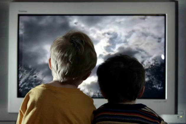 kids-watch-tv-smaller