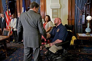 Governor Rick Perry with veterans on Memorial Day 2013